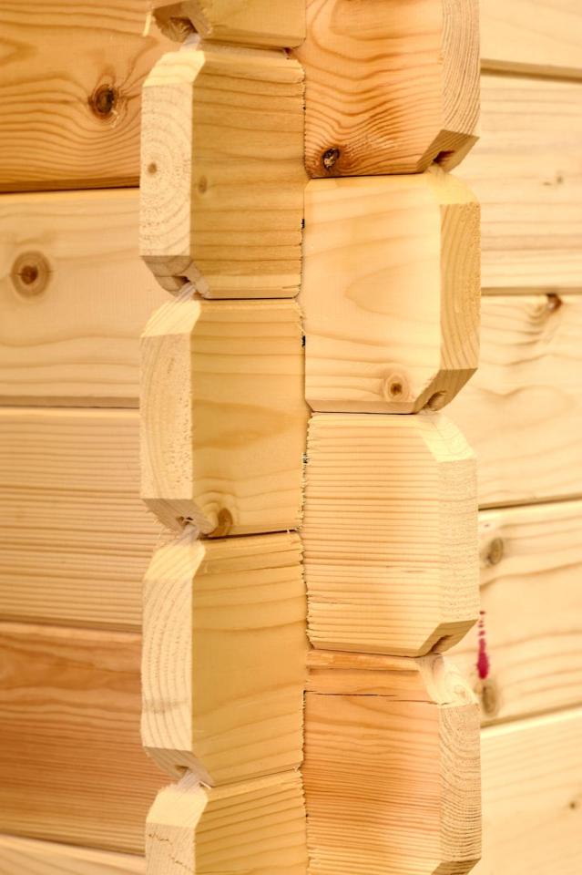 Grande remise en bois 12 m² avec large façade – un classique toujours apprécié - Foresta BANDOL